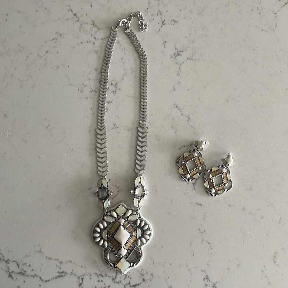 Stella and Dot Kaia necklace and earring set